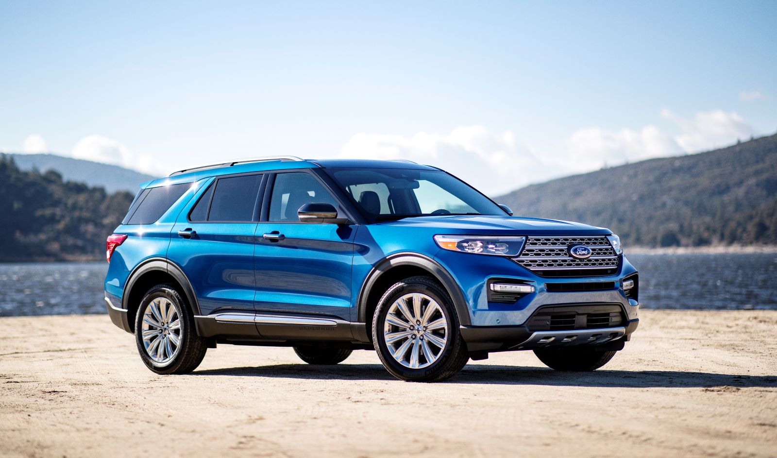 2020 Ford Explorer vs 2020 Chevrolet Traverse